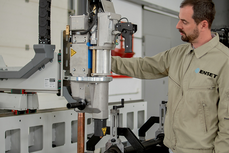 Портал контактной сварки для балансировочных грузов